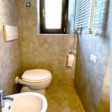 Casa Del Glicine - Monolocale Con Terrazzo Vista Sul Verde, Parcheggio Gratuito E Self Check-in *