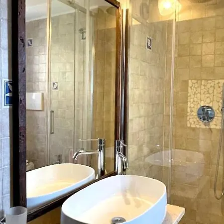 Casa Del Glicine - Monolocale Con Terrazzo Vista Sul Verde, Parcheggio Gratuito E Self Check-in *